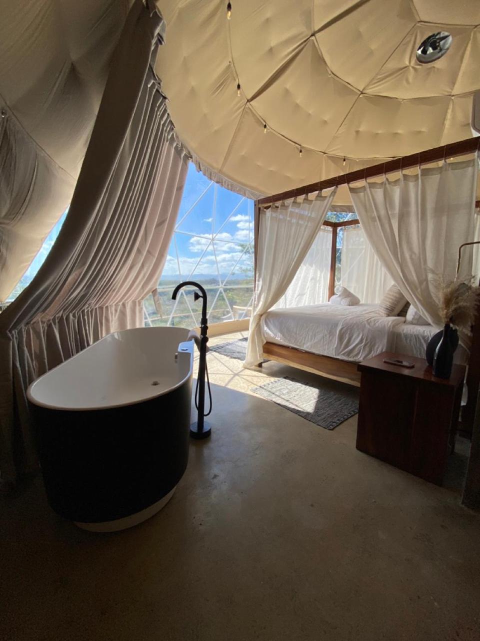 ホテル Alaya Yoga & Surf & Retreat プラヤ・ベナオ 部屋 写真